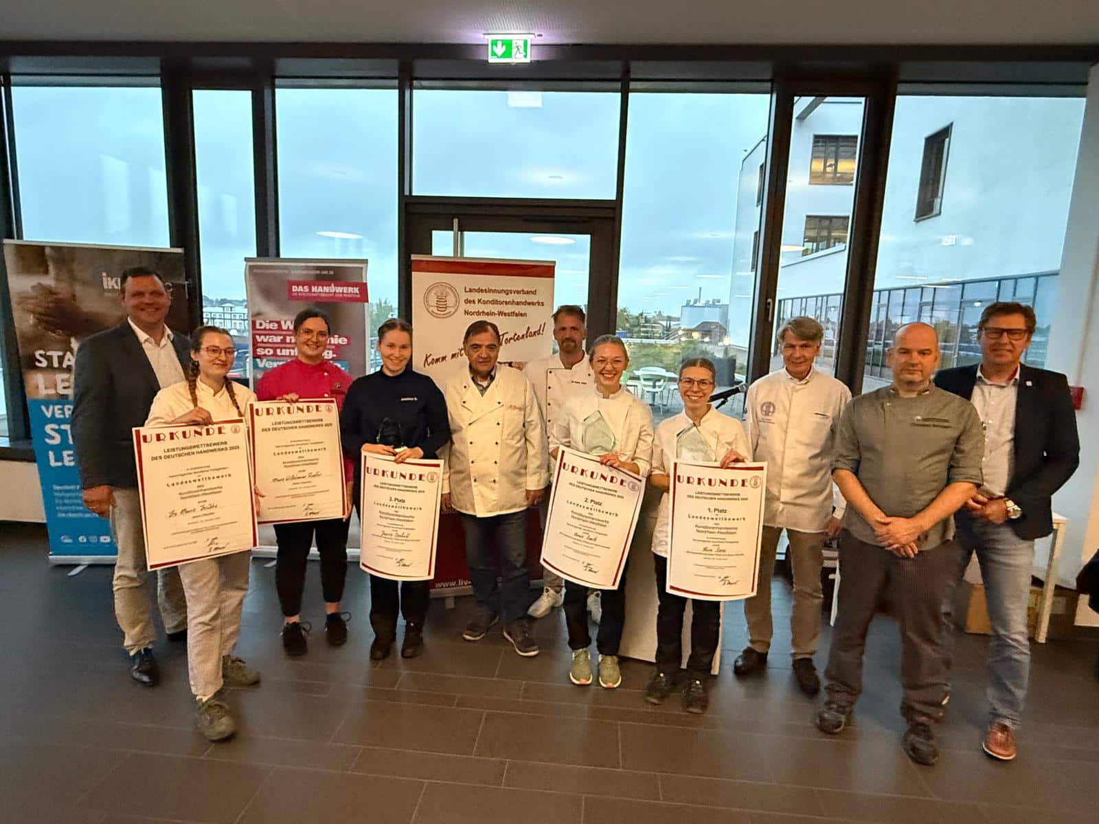 Gruppenbild der Teilnehmenden und der Jury der German Craft Skills 2025